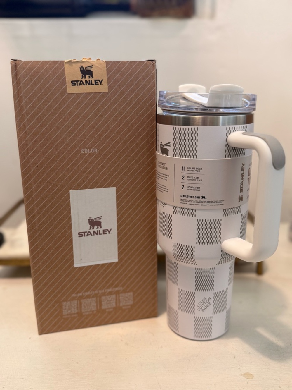 Brand new Checkered White Stainless Travel Tumbler with Clear Lid. 40OZ - Picture 3 of 3